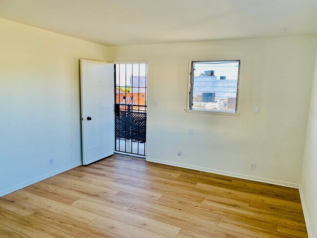 Building Photo - SCH217