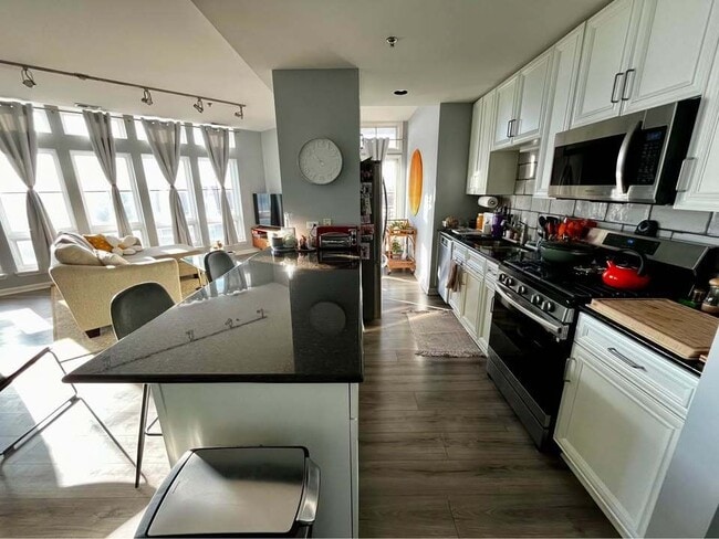 Building Photo - 3450 S Halsted St