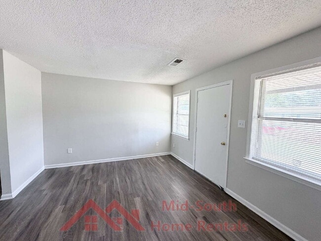Building Photo - 3431 Rebeh Rd