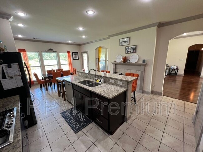 Building Photo - 18063 River Landing Dr