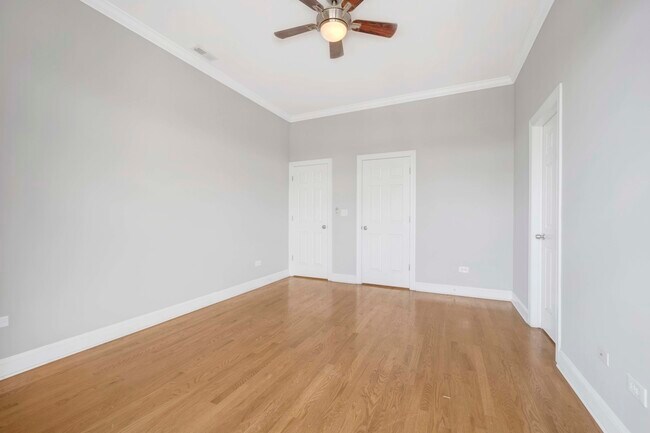 Building Photo - 2736 W Belmont Ave