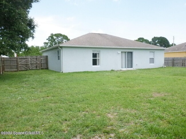 Building Photo - 880 Brickell St SE