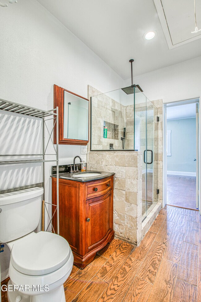 Building Photo - 1701 Elm St