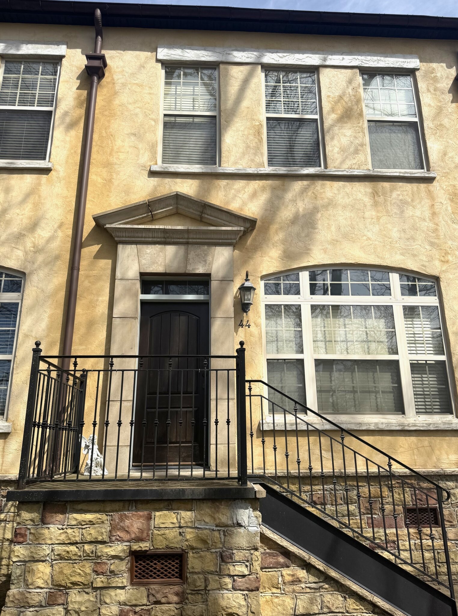 Building Photo - 44 N Olive Ave