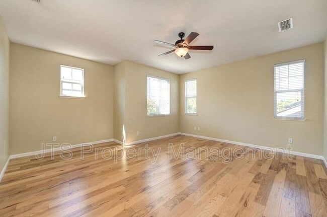 Building Photo - 280 Soaring Hawk Ln