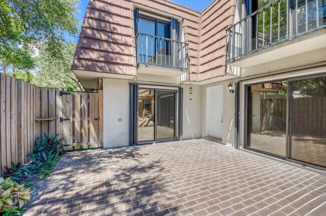 Building Photo - 1221 12th Ln