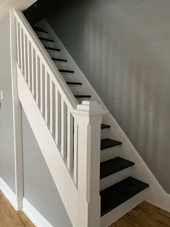 Building Photo - Beautiful 3-bedroom, 1.5-bathroom home in the heart of Lancaster!