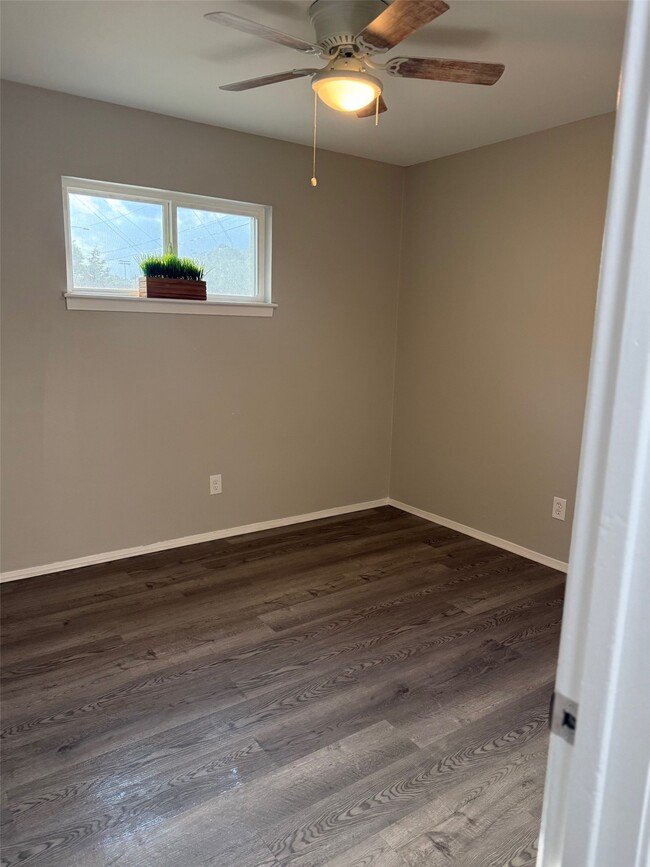 Building Photo - 9733 Neuens Rd