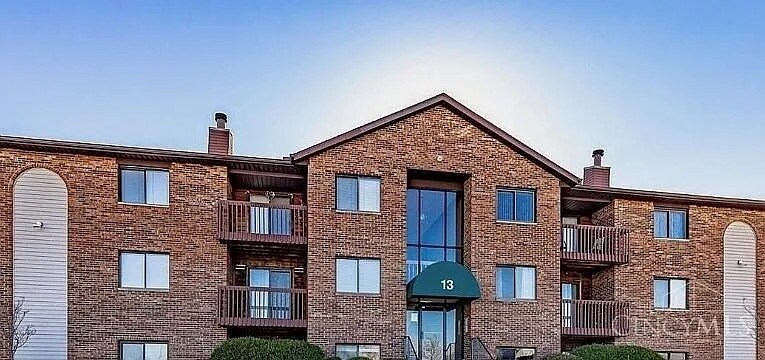 Building Photo - 13 Providence Dr