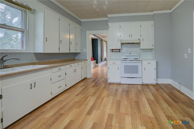 Building Photo - 262 Clemens Ave