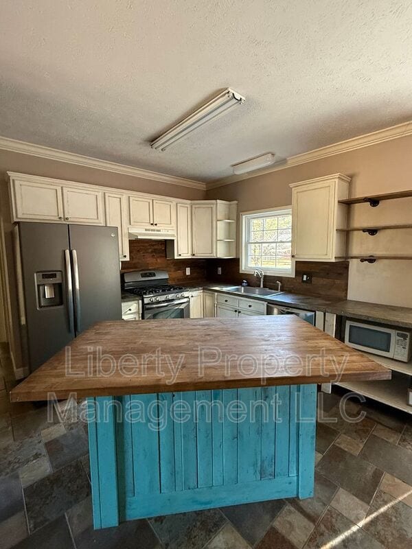 Building Photo - 143 Quail Dr