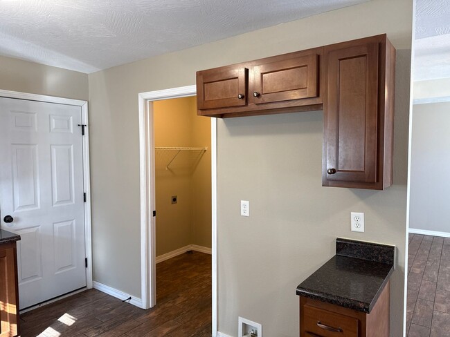 Building Photo - Beautiful Home in Deer Lake Estates