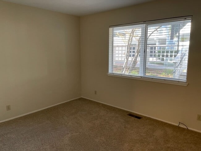 Building Photo - Wonderful lower level Condo with Laminate ...