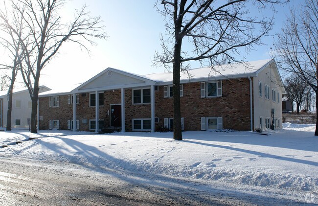 Building Photo - 2921 Verndale Ave