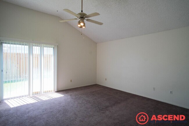 Building Photo - Lovely Home In Southwest Bakersfield!