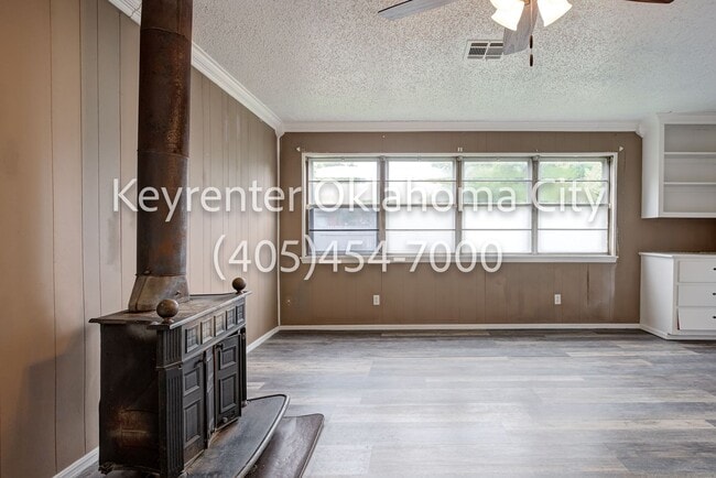 Building Photo - 1622 W Britton Rd