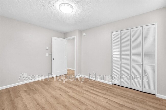 Building Photo - 4909 SE 71st Ave