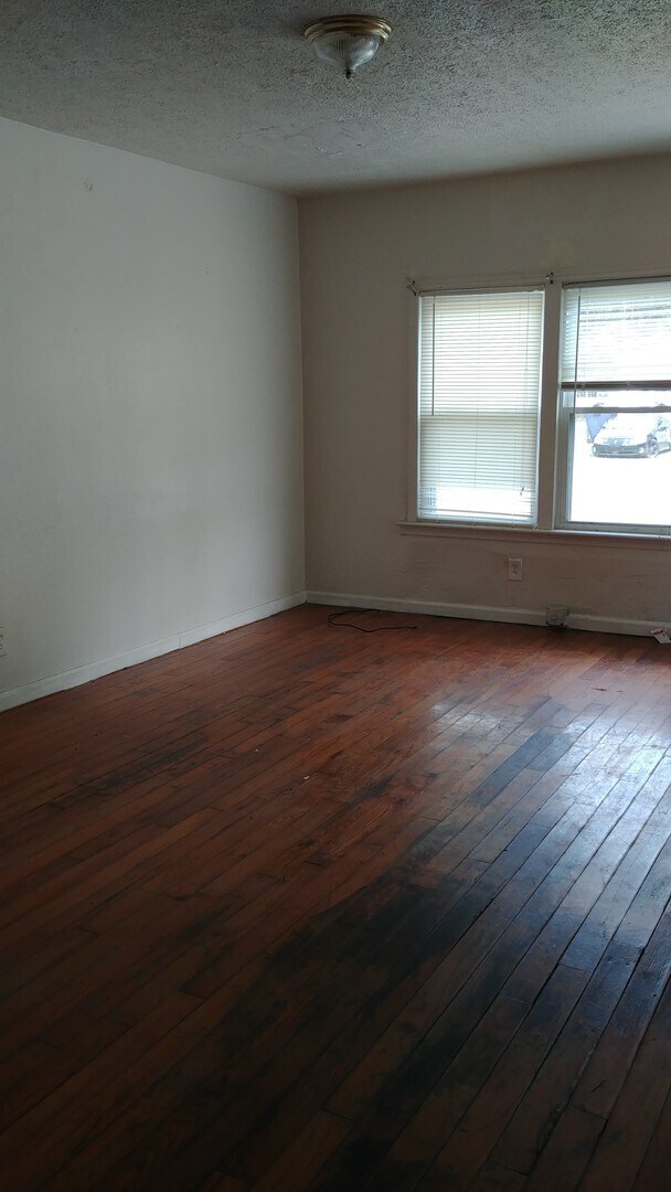 Building Photo - 1223 E 55th St