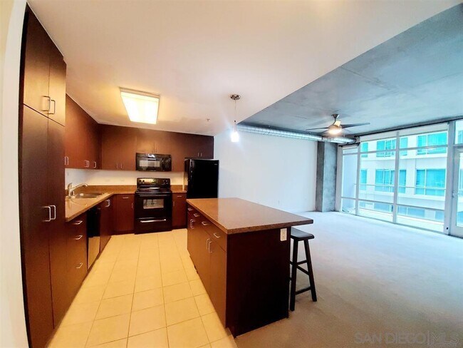 Primary Photo - 1080 Park Blvd
