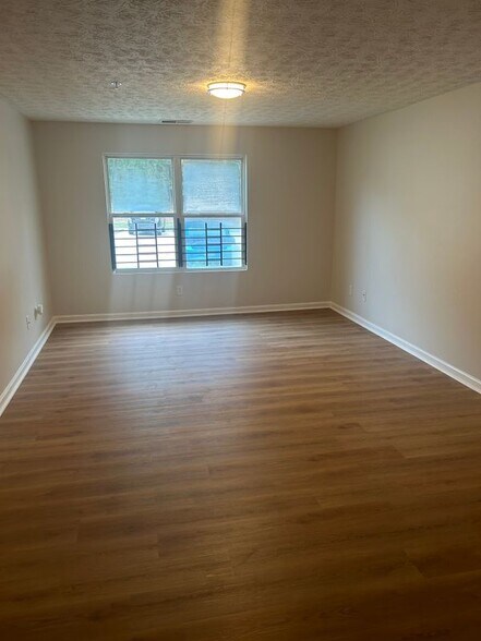 Building Photo - 8102 Fairington Village Dr