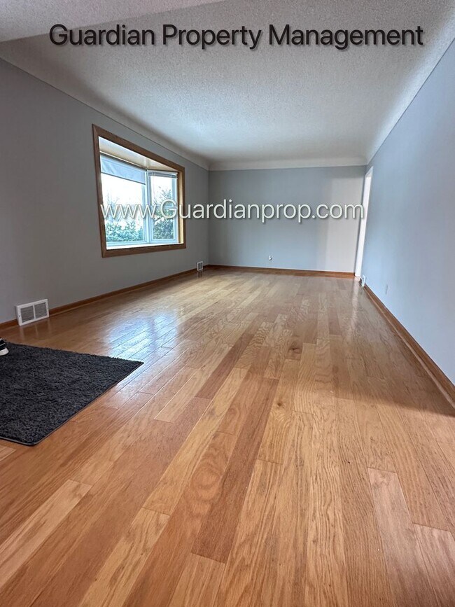 Building Photo - Richfield Single Family Home, Fenced Yard, 2 Car Garage, Dishwasher