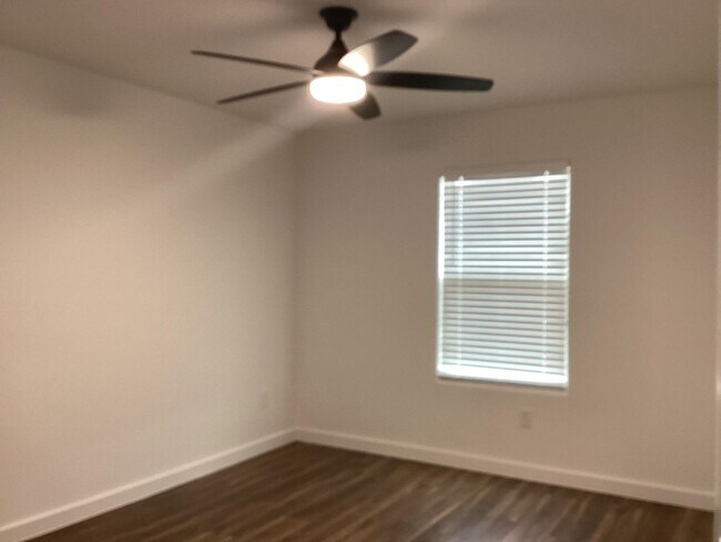 Building Photo - 601 Cata Dr