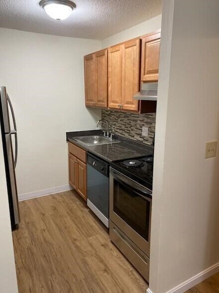 Primary Photo - 145 Ward St