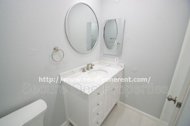 Building Photo - 6255 Canoga Ave