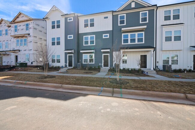 Building Photo - Convenient New Construction Townhome in Durham - Easy commute to RTP, Brier Creek, Airport
