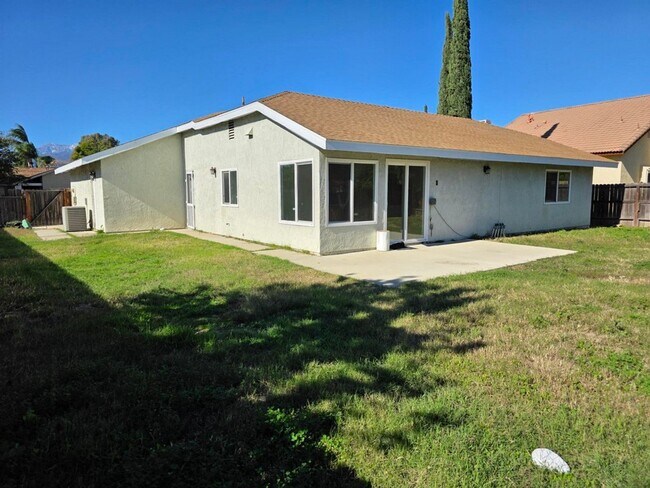 Building Photo - Close to Cal State