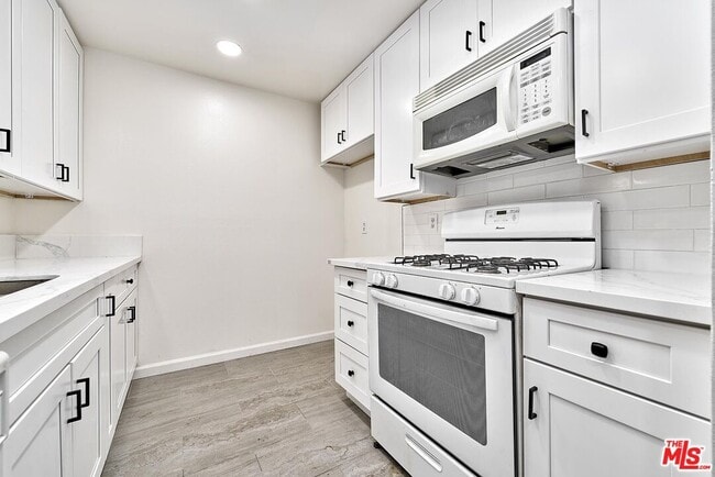 Primary Photo - 525 S Berendo St