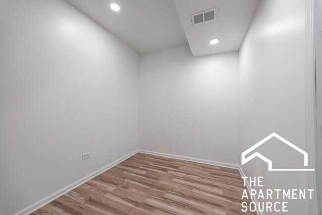 Building Photo - 3140 N Kimball Ave