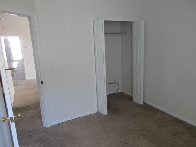 Building Photo - 1211 Knollwood Dr