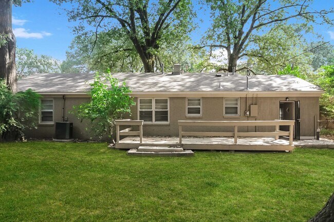 Building Photo - 4570 E Dearing Rd