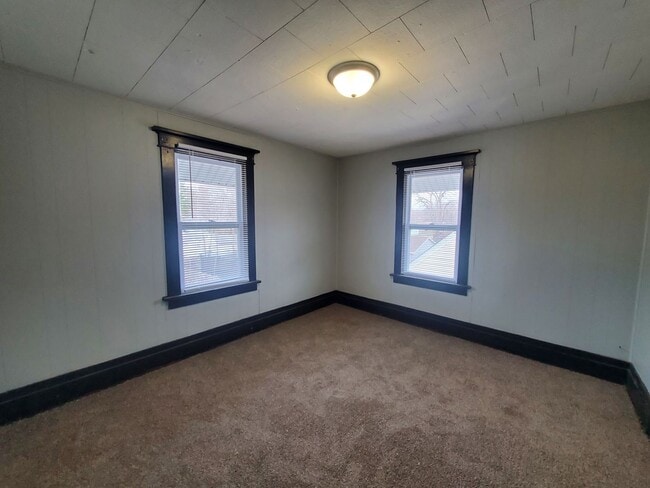 Building Photo - FOR RENT- 416 Riehl-Newly Remodeled! Pets ...