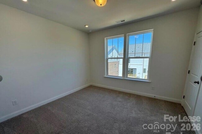 Building Photo - 5009 Layman Dr