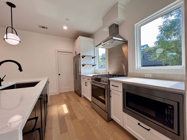 Building Photo - 4010 Clawson Rd