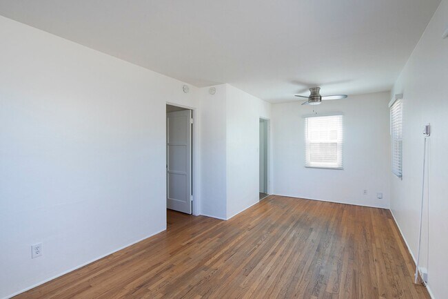 Building Photo - Pacific Beach: 1 Bedroom w/ Remodeled Kitc...