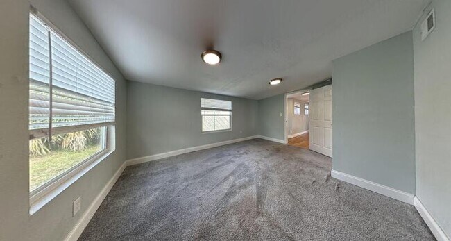 Building Photo - 9401 88th Way N