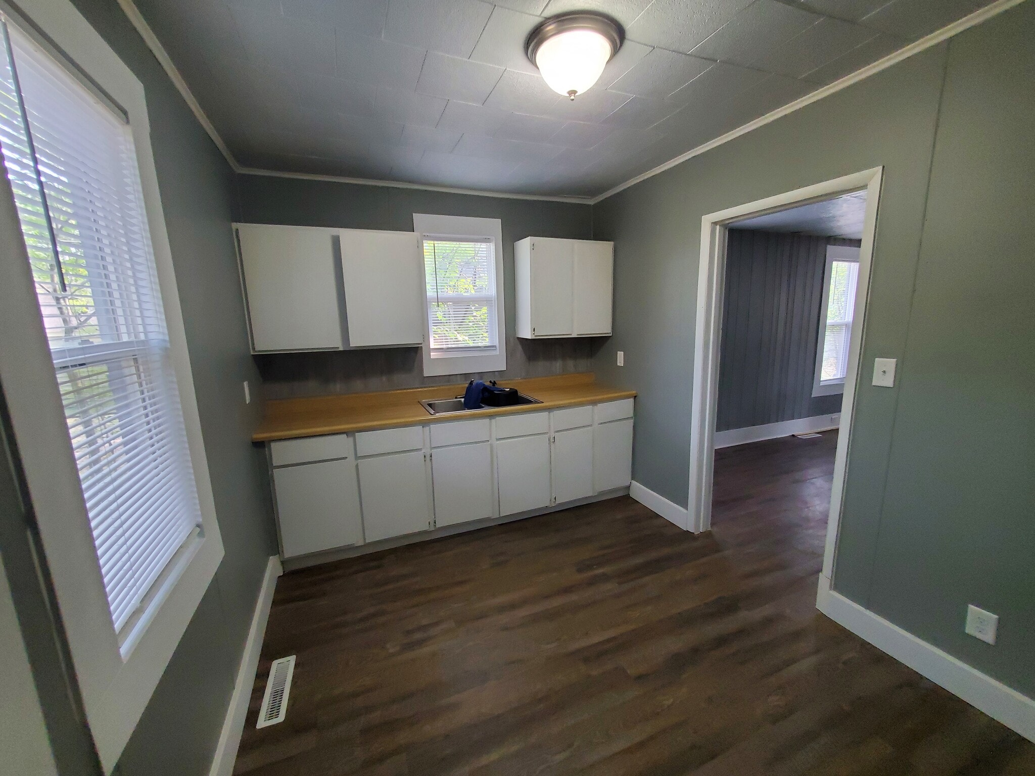 Building Photo - 2642 Riordan St