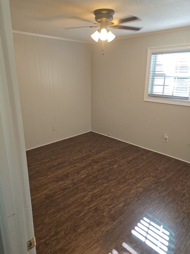 Building Photo - 1 bed 1 bath duplex Right off Garners Ferry Minutes from all the shopping and dinning