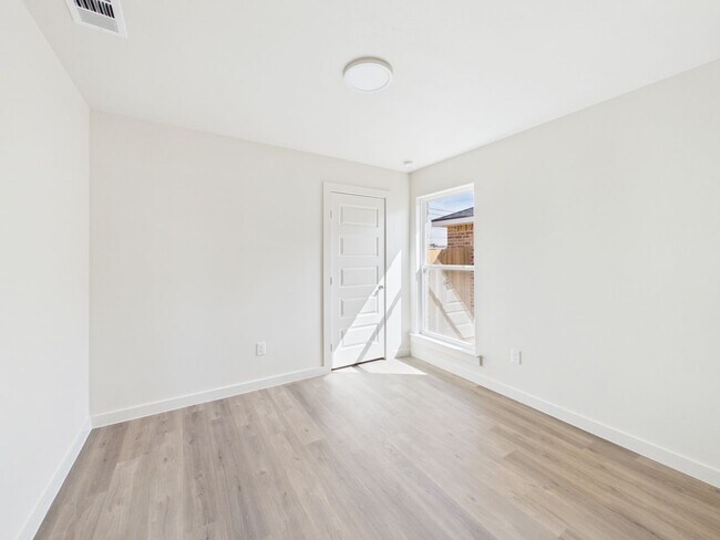 Building Photo - 2801 Ranch House Rd