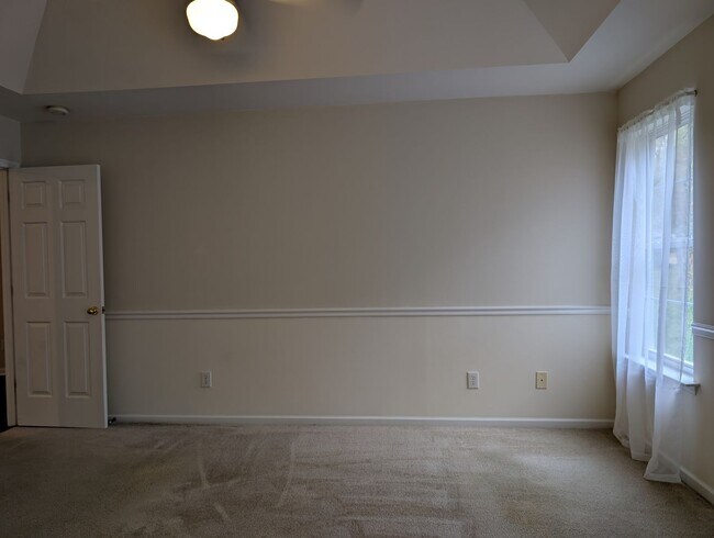 Building Photo - Beautiful ranch Style home located in the ...