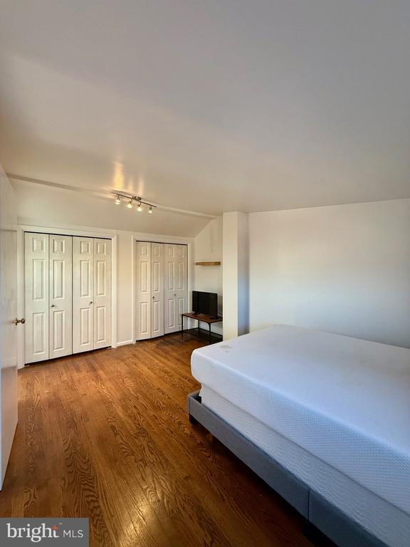 Building Photo - 28 Servan Ct