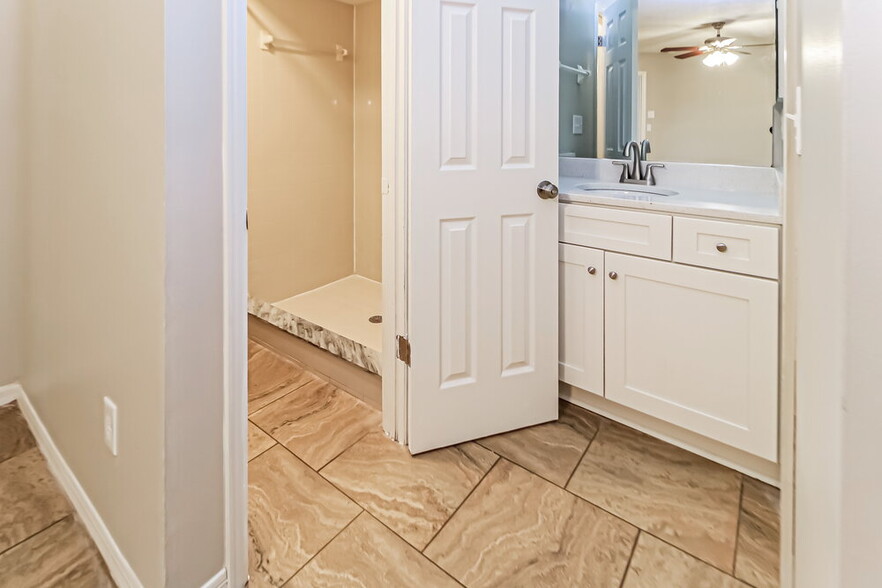 Building Photo - 6753 Long Meadow Cir S