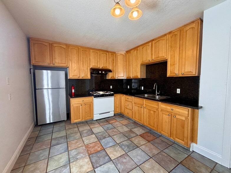 Building Photo - 1941 Chestnut St