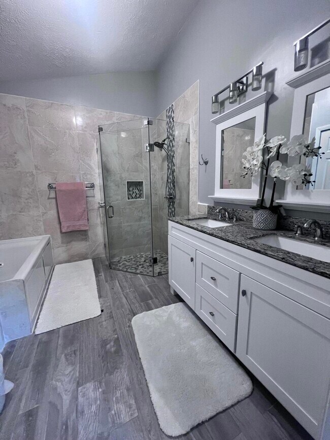 Building Photo - 4516 NW Alsace Ave