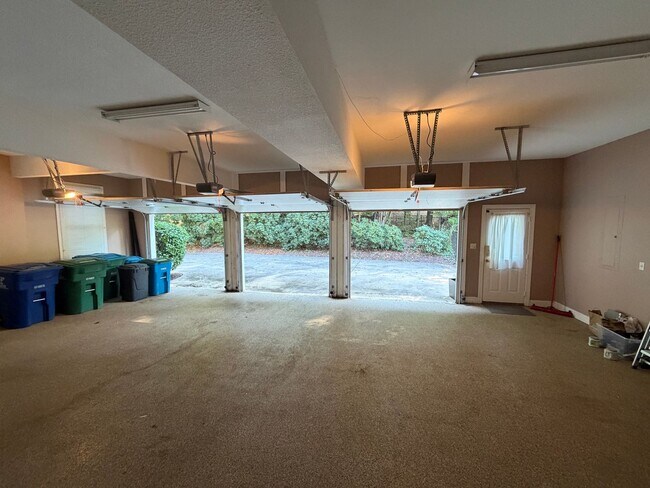 Building Photo - 10 Dunnwoody Ct