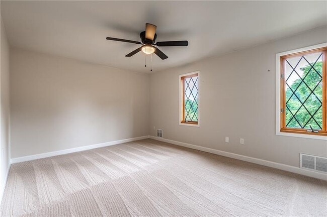Building Photo - 107 Forest Edge Dr