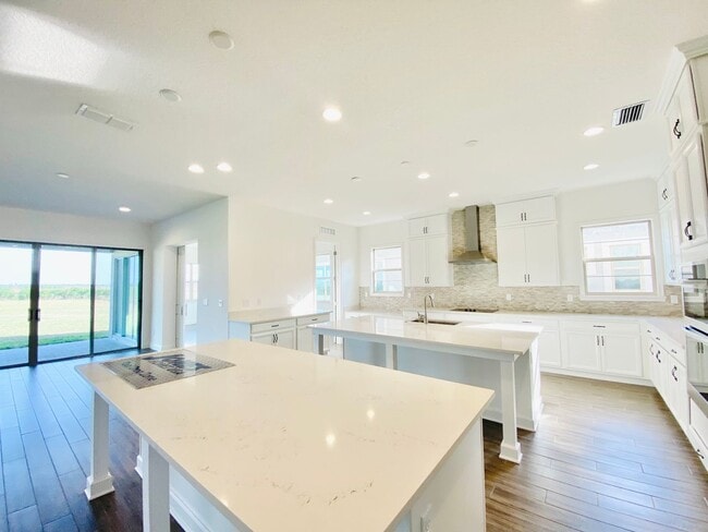 Building Photo - Luxury house for rent